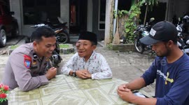 Azmhi Aqil, a child with a tumor in Indonesia