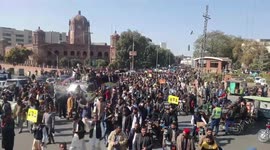 Pakistan: Pakistani employees protest in Lahore against government policies
