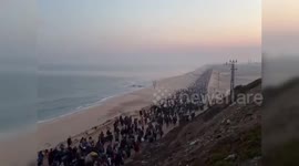 Gaza: Thousands of displaced people cross Wadi Gaza on Rashid Street towards Gaza City