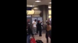Dad welcomes daughter home with haka dance at airport