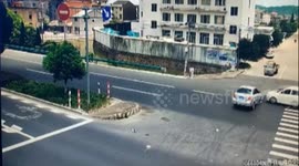 Car stops inches short of river after nasty crash