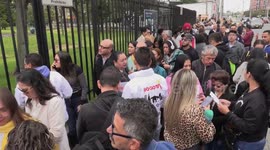 Colombia: Colombians and Venezuelans go to US embassy seeking answers on visas