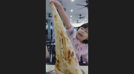 Three-year-old girl amazed and enjoys eating 'ROTI HELICOPTER'