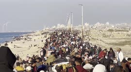 Palestinians leave southern Gaza to return to the north amid cease-fire between Israel and Hamas