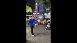 Street food vendor's dirty face sparks laughter in Guangdong, China