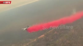 Australia: Plane Drops Red Retardant as Crews Battle Massive Cumborah Fire
