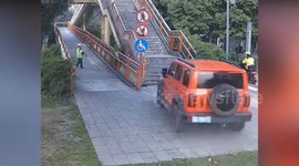 Delivery rider narrowly escapes death when jeep crashes into bridge staircase