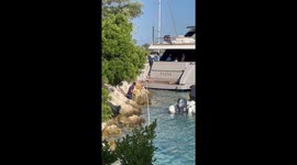 Yacht anchor mishap narrowly avoids disaster in Kioni, Ithaca, Greece