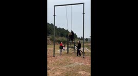 Boy falls while attempting hanging ring at amusement park in Sichuan, China