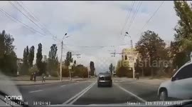 The moment of missile strikes on the city of Dnipro from a dash cam