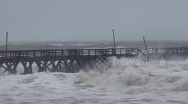 Hurricane destroys dock in South Carolina in front of an eyewitness!