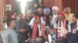 Indian  Opposition lawmakers protest alleged mistreatment of Indian deportees by US