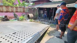 Paramedics use TOW TRUCK to carry 300kg obese woman to hospital in Thailand