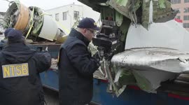 US: NTSB Examines Wreckage from Mid-Air Collision Near DCA