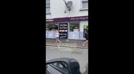 Heartwarming moment UK mum runs after daughter’s car every time she leaves