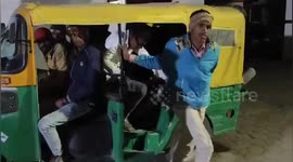 19 Passengers in Auto Rickshaw Leave Police Stunned in Jhansi, Uttarpradesh