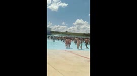 Fast-thinking lifeguard saves small child from incoming wave at waterpark