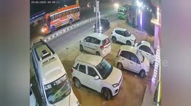 A car crashed into a bus parked in front of a hotel,Some injured in Fatehpur, Northern India