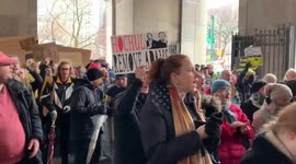 US: Protesters Demand New York Mayor’s Removal Outside City Hall