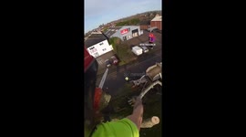 Freelance climber safely takes down massive dying Ash tree in Warwickshire