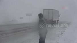 Heavy snowfall blocks 2,173 roads across 18 provinces in Türkiye