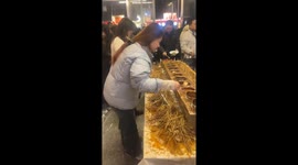Feast of skewers: Unbelievable scene of a table flooded with spicy hotpot in Taiyuan