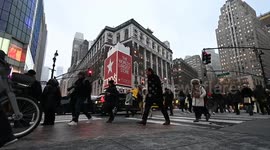 US: NY: Snow Flurries In New York City