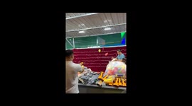 Sharpshooter stuns carnival crowd with perfect aim in China