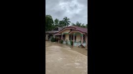 Floodwaters submerge roads, motorcycle carried by truck in Leyte, Philippines