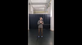 Juggler performs unique balancing act in Berlin, Germany