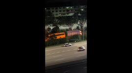 Hilarious couple fight on the expressway in Manila, Philippines