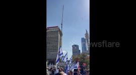 Israel: Orange balloons released in Tel Aviv in memory of Bibas family