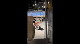 Puppy repeatedly spins bike pedal in Guangdong, China