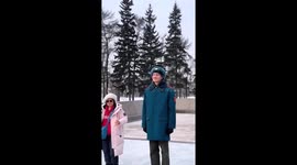 Russian soldiers struggle to contain laughter as Chinese tourists take photos with them