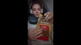 How to seal an open chip bag without a clip: Quick and easy hack