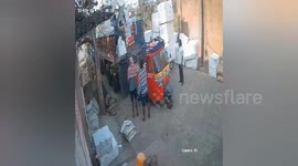 Workers injured when parcel explodes during unloading from rickshaw