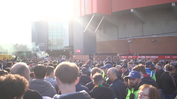 Glazers out protest clashes with police outside Old Trafford. Ahead of the Manchester United Vs Arsenal game