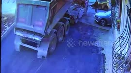 Tipper lorry sheds boiling hot asphalt