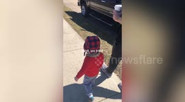 Savage toddler instantly shuts down dad's idea to make friends at park