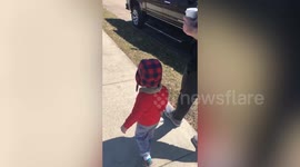 Savage toddler instantly shuts down dad's idea to make friends at park