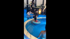 Lifeguards and bystanders rescue drowning girl in China