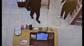 Israel: A man broke into a store in I'billin, threatened the clerk with a knife, snatched the cash register and fled