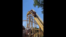 Paultons park ride breaks down in the baking hot sun - teenagers getting rescued
