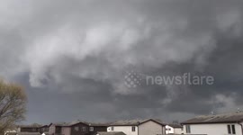 US: Giant Cloud Swirls Over Illinois in Tornado Attempt
