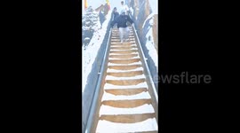 China: Quick Stair-Descent Technique
