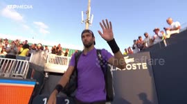 Matteo Berrettini beat Zizou Bergs 6-4, 6-4