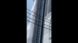 Powerful Myanmar Earthquake Causes Pool Water to Spill from Bangkok High-Rise