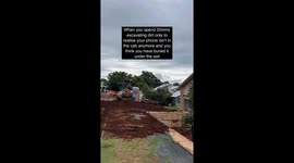 Aussie bloke accidentally films himself losing his phone—Under a pile of dirt
