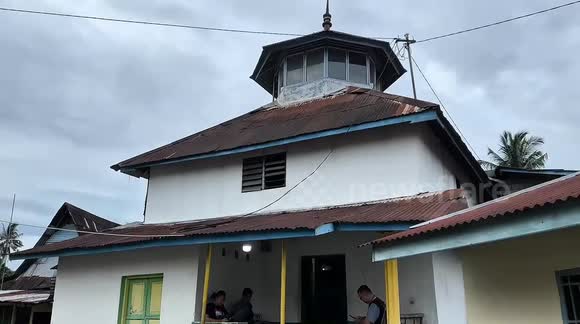 Faster...Naqshbandiyah Congregation in Indonesia Performs Eid Prayer Today
