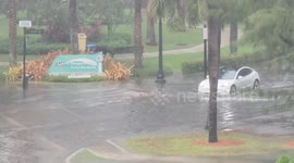 US: Tesla Model 3 Drives Through Flooded Street in Florida